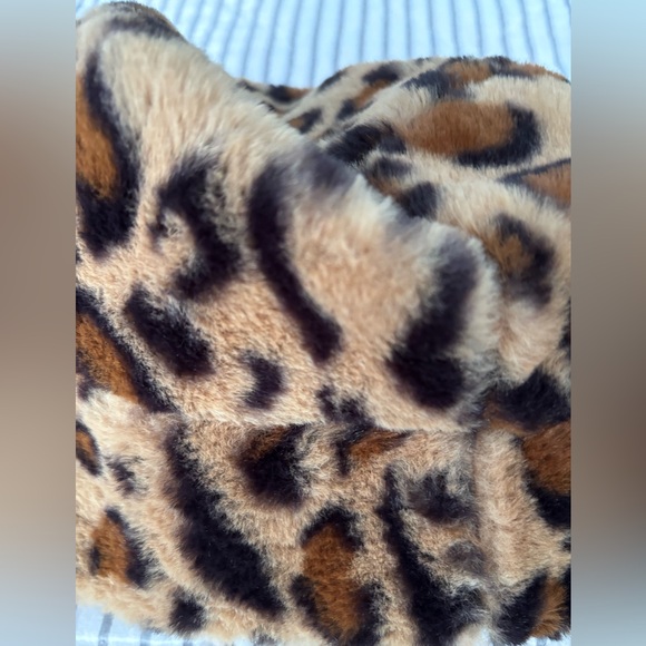 FUZZY Hat!
Beautiful - Picture 4 of 7